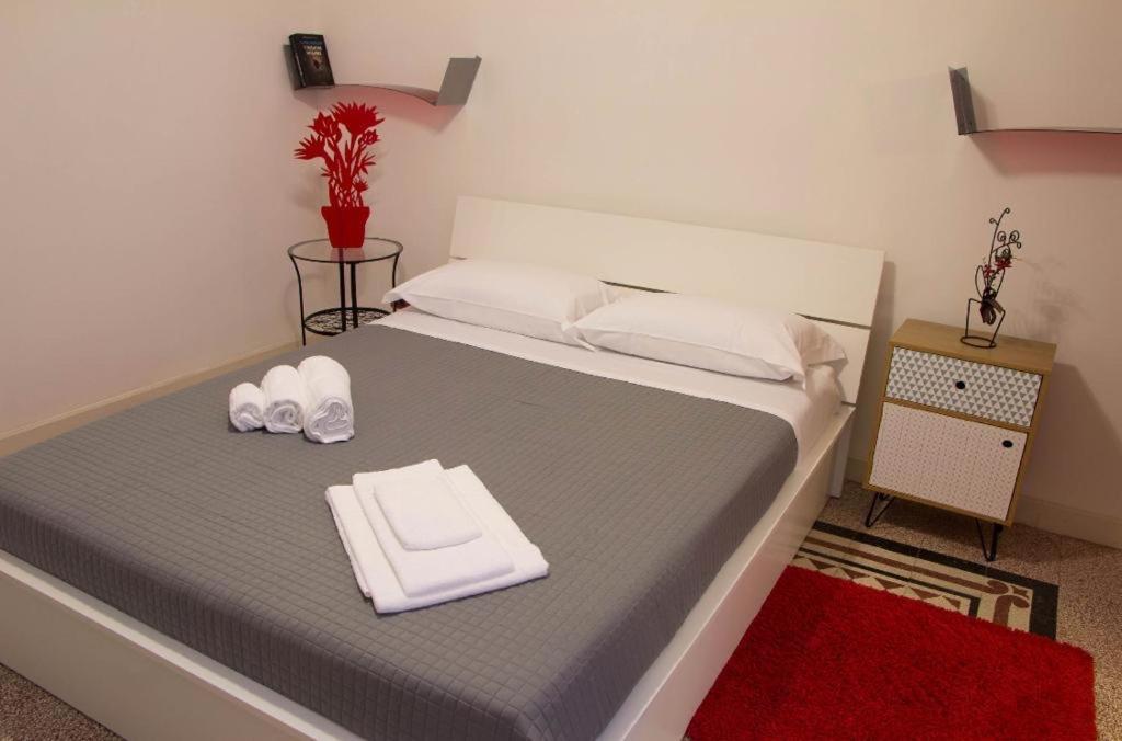 Casa Vacanze L'Altra Diaz Syracuse ภายนอก รูปภาพ